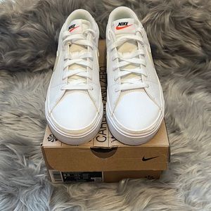Womens Nike court Legacy NN size 8.5 (7men) nwt